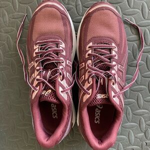 ASICS gel sileo running shoes. Brand new. Women’s size 8.5